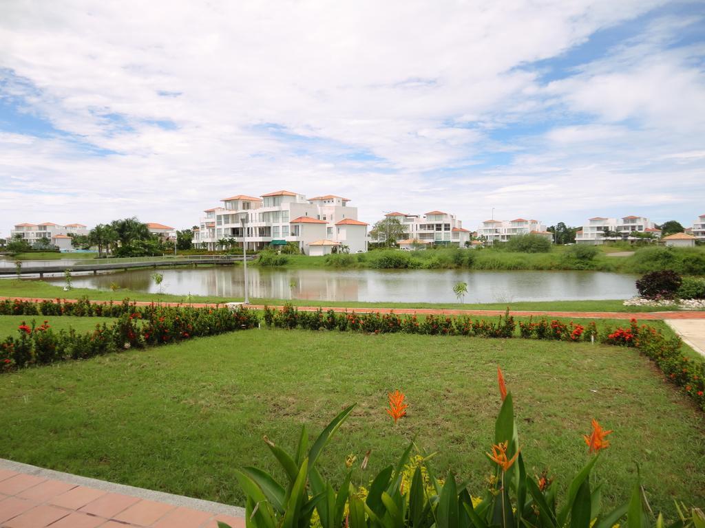 Laguna Club